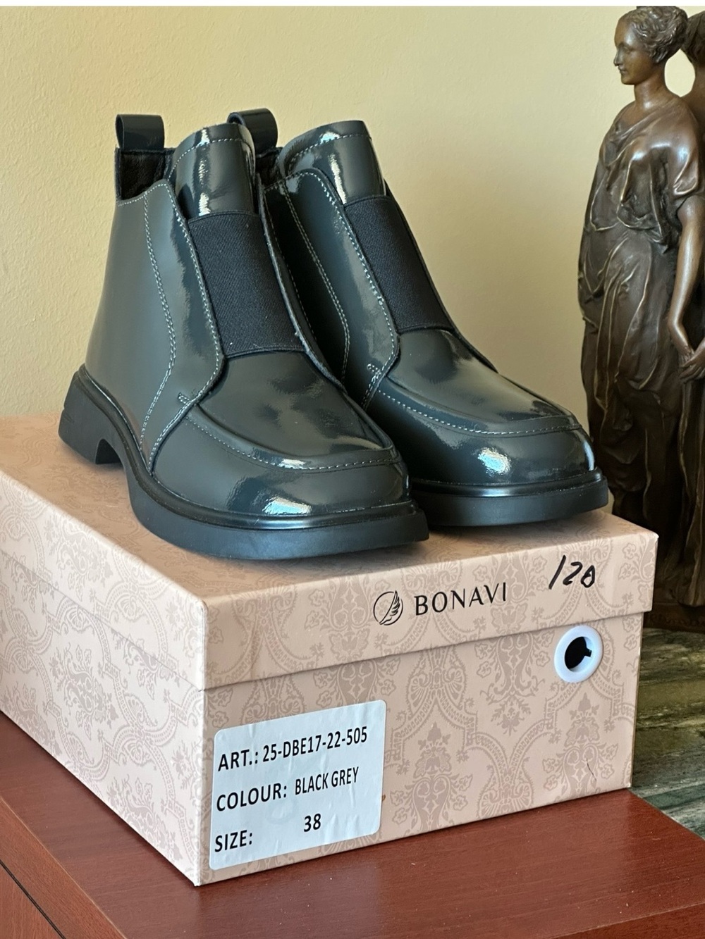 NIB BONAVI Stylish everyday patent leather ankle boots dark grey. s38 (7-7.5)